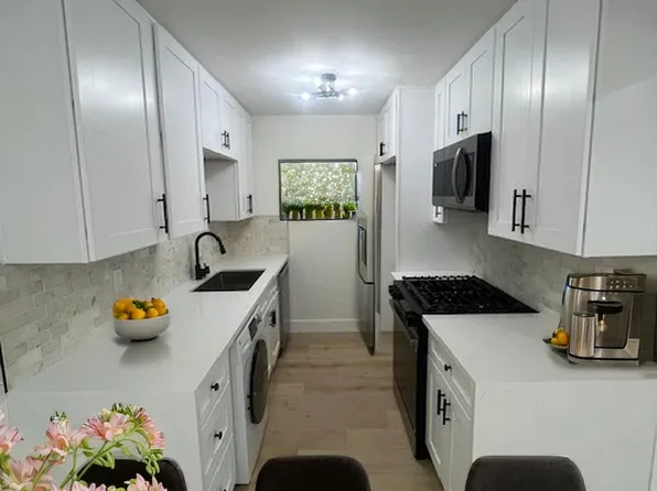 17412 Dairyview Cir #B-2, Huntington Beach, CA 92647