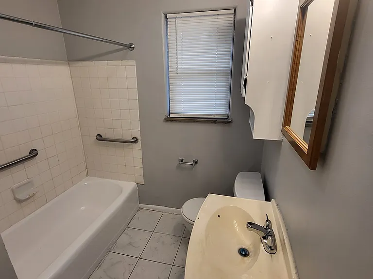 1450 N Campbell Ave — Photo 12