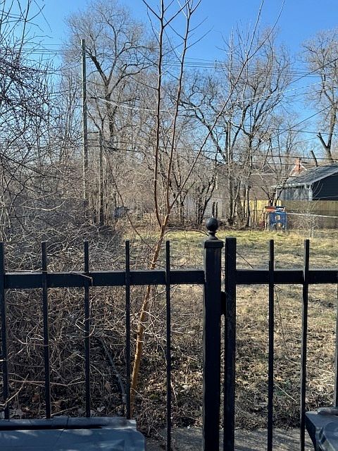 2nd image of 9628 S Hoxie Ave