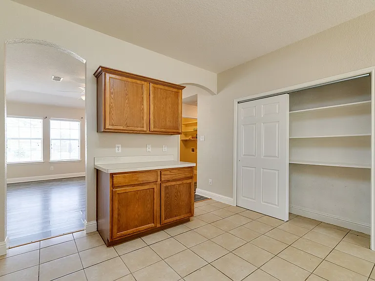 4033 Carver Ct — Photo 7