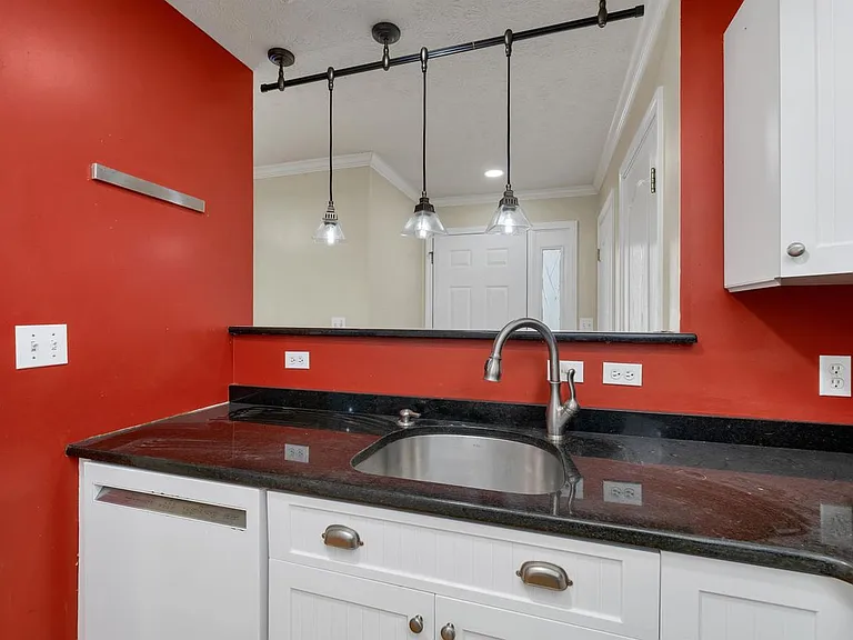 32 Suffolk Ct — Photo 7