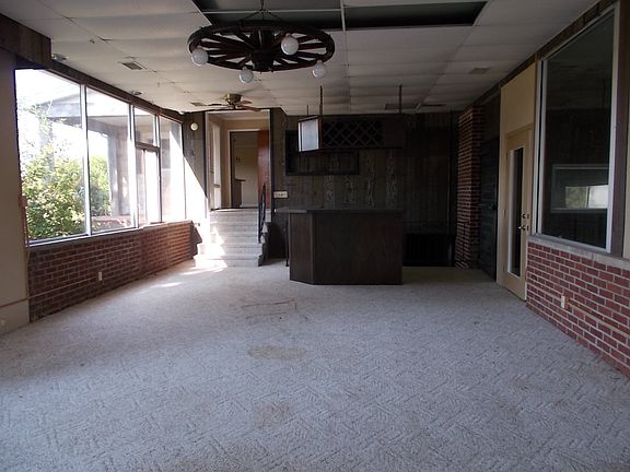 3rd image of 389 E State Road 164