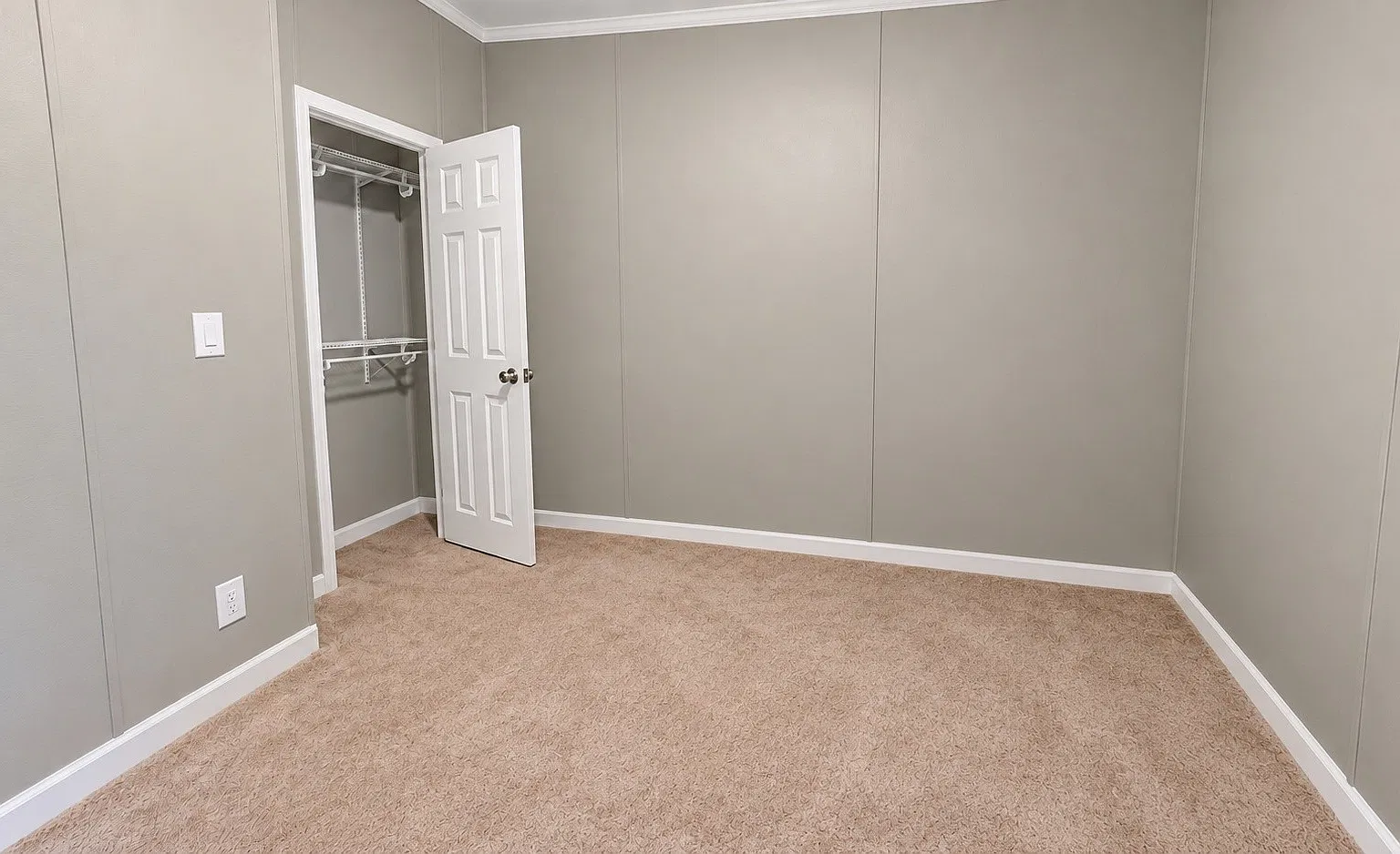5 bed, 3.0 bath, 2544 sqft, $680 — Photo 2