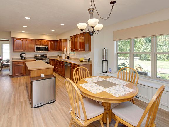 3rd image of 5533 Summer Blvd