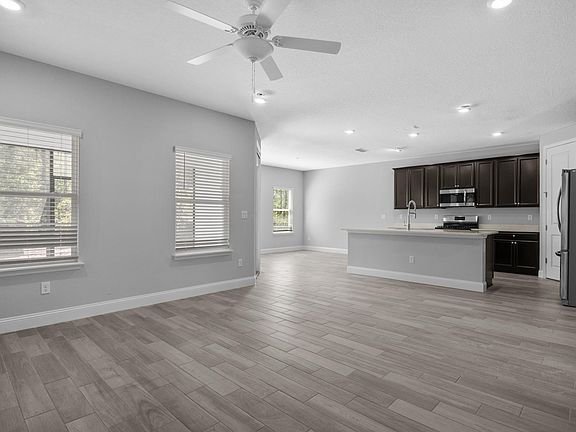 3rd image of 275 Killarney Ave