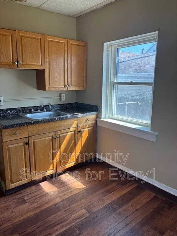 1 bed, 1.0 bath, $950 — Photo 2