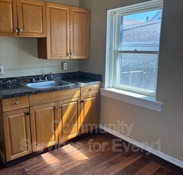 2425 Delaware Ave #6 — Photo 2