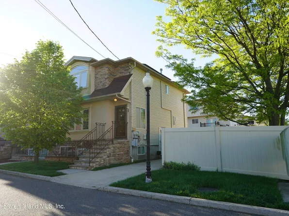 66 Plumtree Ln, Staten Island, NY 10309