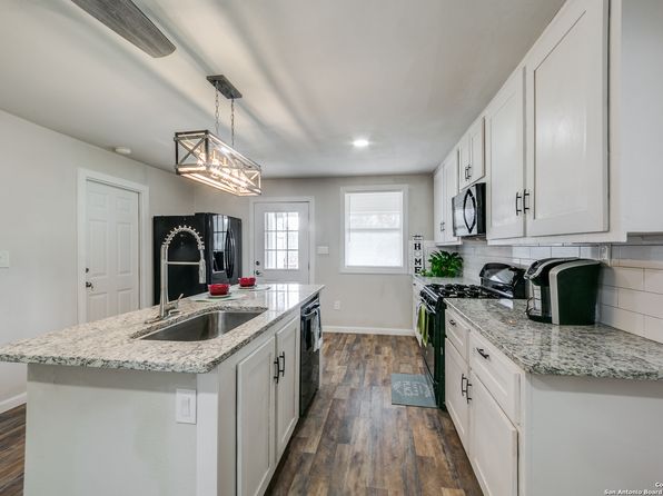 912 E Main, Karnes City, TX 78118