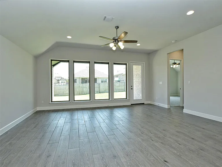 612 Jefferson Dr — Photo 6