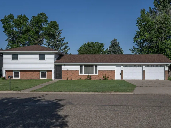 621 8th Ave NE, Hazen, ND 58545