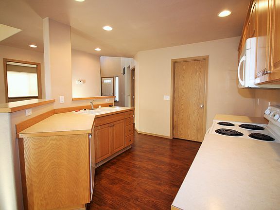5th image of 10919 185th Ave E