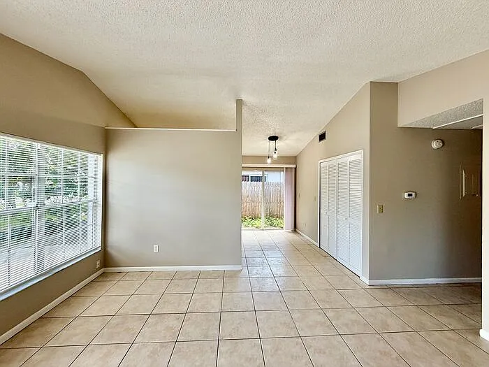 2452 E Illiana St — Photo 2
