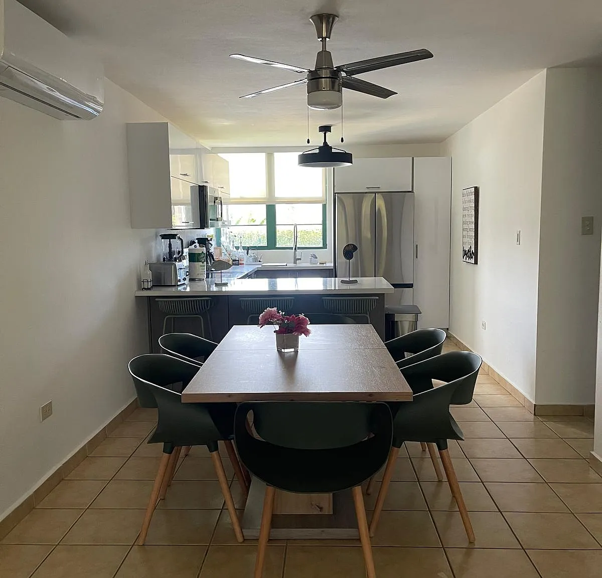 3 bed, 1168 sqft, $2,500 — Photo 3