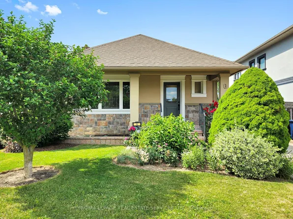 6 Parkchester Rd, Toronto, ON M6M 2R9