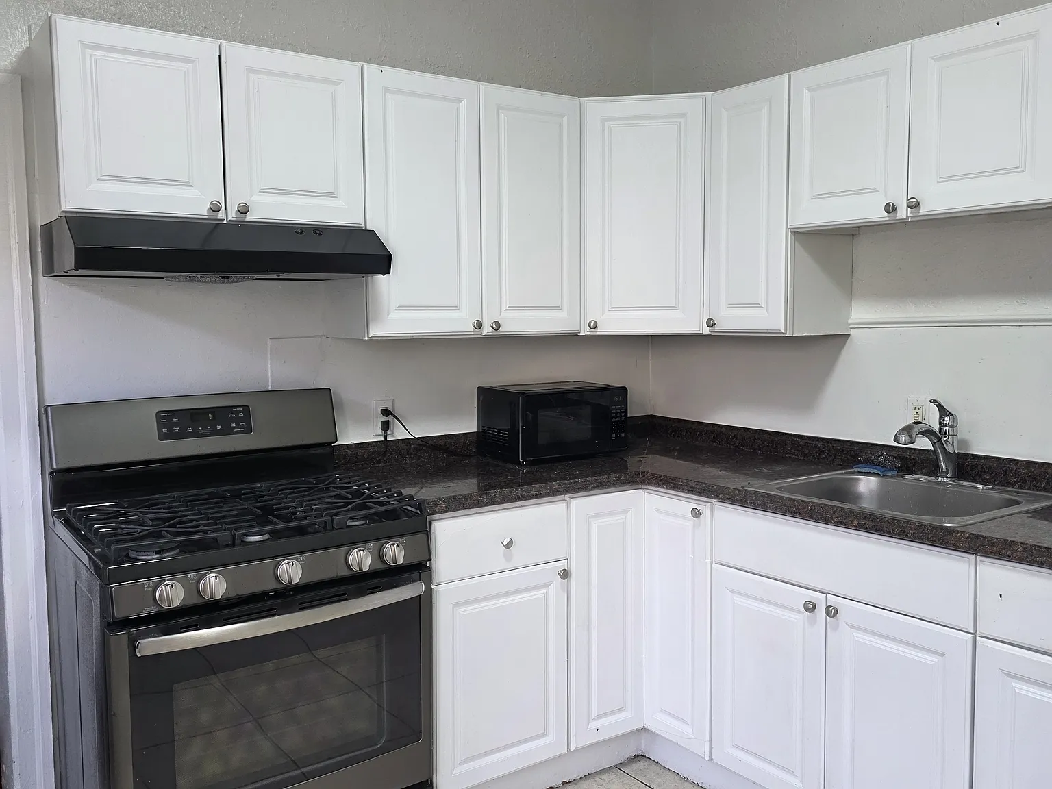 4 bed, 1500 sqft, $1,650 — Photo 2