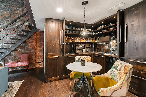 Rented by Coldwell Banker Warburg | media 18