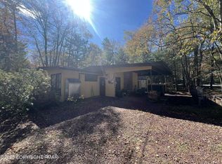 25 Red Oak Rd, Lake Harmony, PA 18624