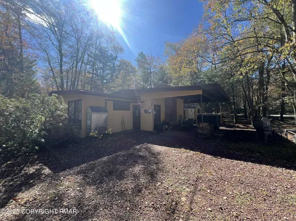 25 Red Oak Rd, Lake Harmony, PA 18624