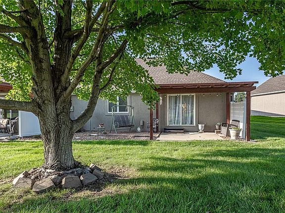3rd image of 412 Marina Ct