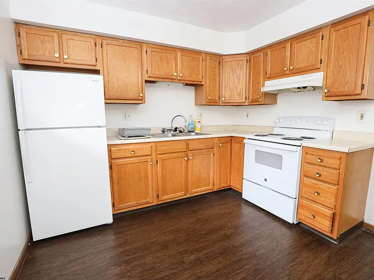 726 Beechurst Ave — Photo 7