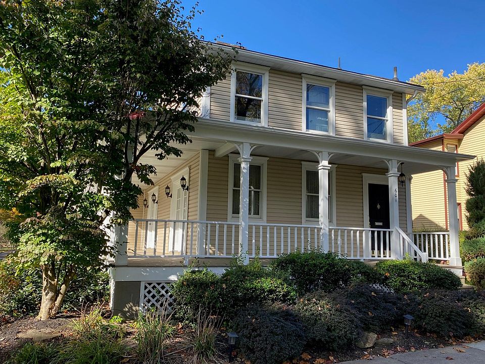 Front. Welcome home! Location is everything - minutes from Sewickley Village.