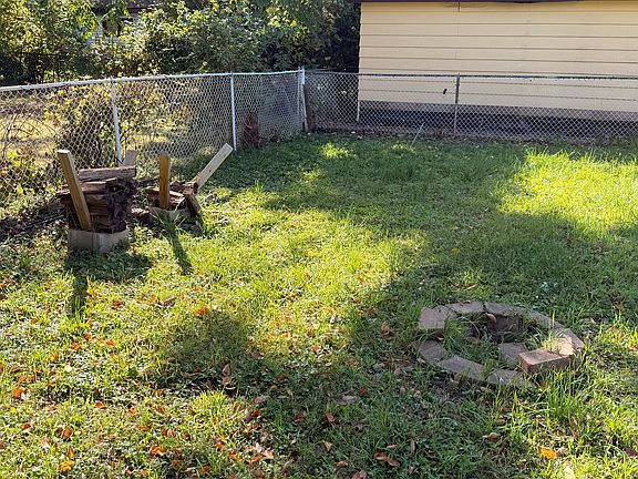 5th image of 14131 Manor Ave