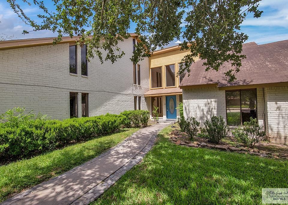 1st image of 700 Palm Valley Dr E