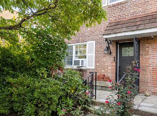 7024 Utopia Pkwy, Fresh Meadows, NY 11365