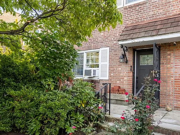 7024 Utopia Pkwy, Fresh Meadows, NY 11365