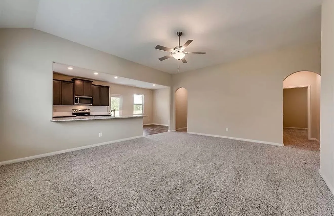 4 bed, 1811 sqft, $1,899 — Photo 4