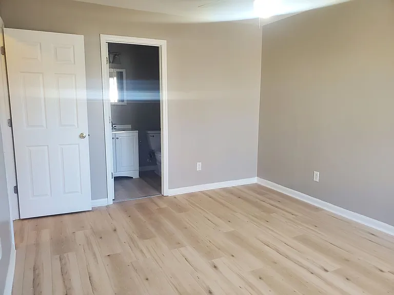 1136 Drew St — Photo 12