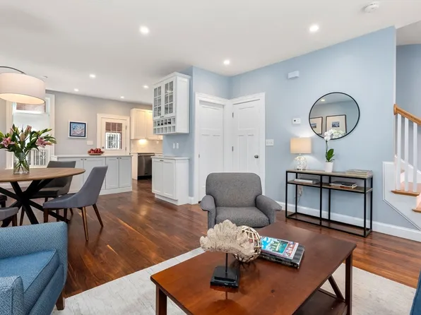 2 Tabor Pl, Brookline, MA 02445
