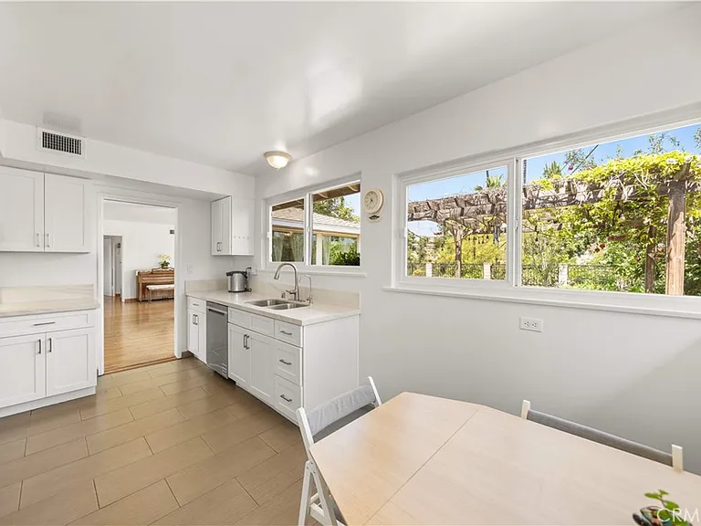 1033 S Isabella Ave — Photo 14