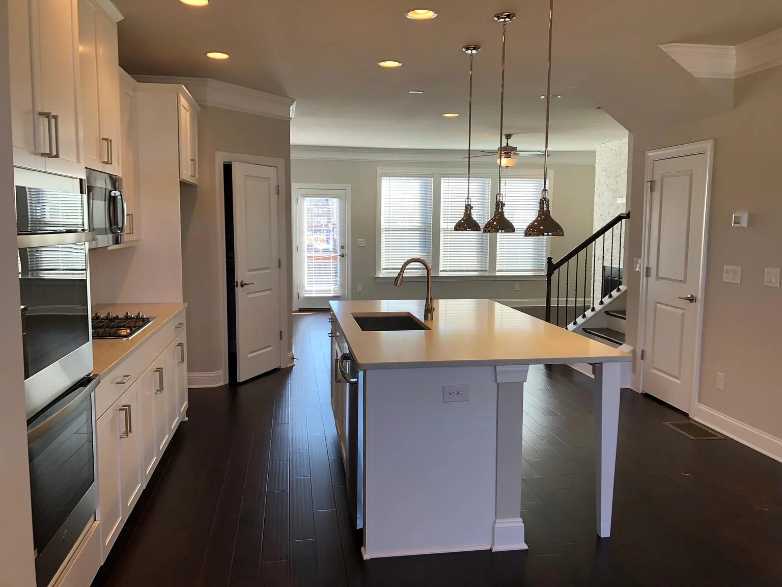 4 bed, 3.5 bath, 2404 sqft, $3,950 — Photo 3