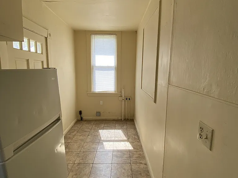 557 Lafayette Ave — Photo 6