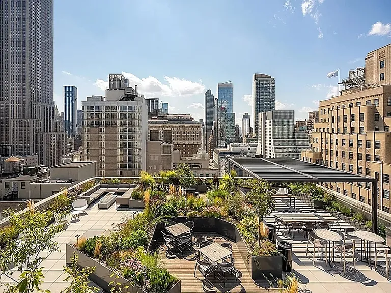 70 W 37th St #2404 — Photo 11