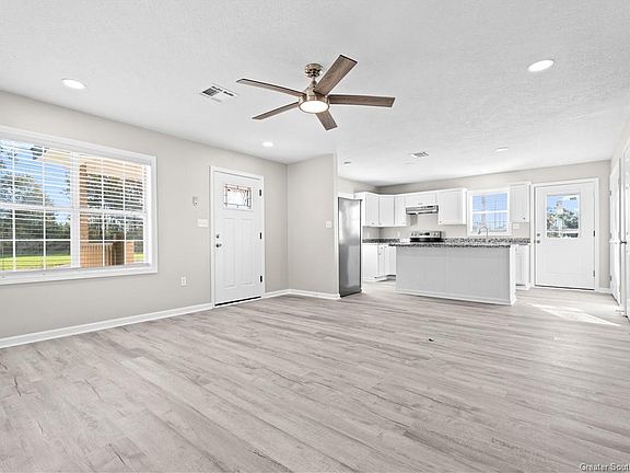 5th image of 157 Farquar Ln