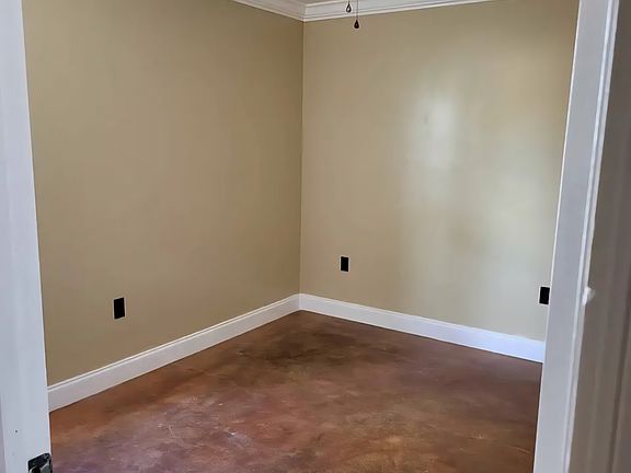 5th image of 928 Oak St