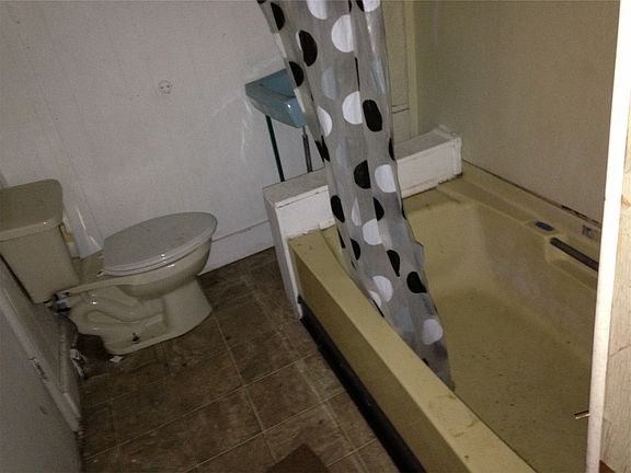 4th image of 222 N Gray Ave