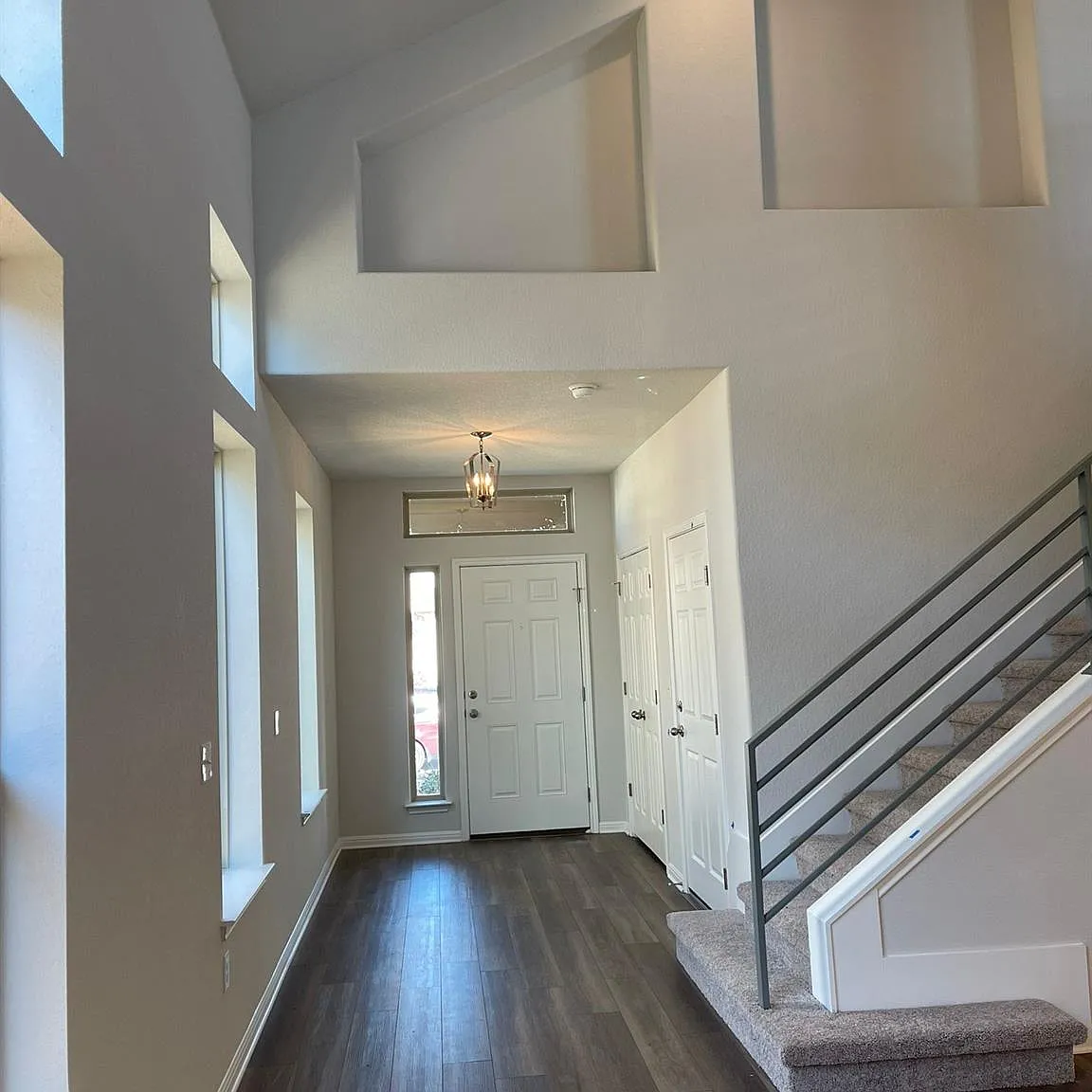 3 bed, 2.5 bath, 2036 sqft, $2,100 — Photo 3