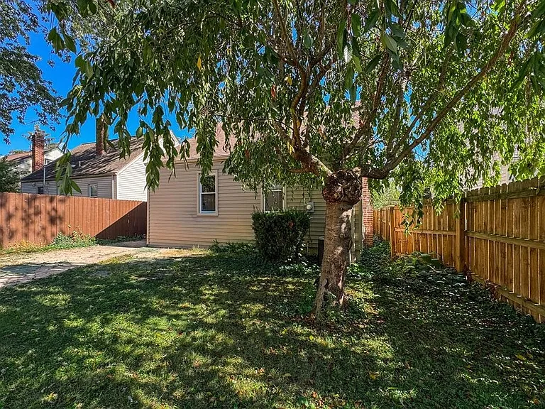 3311 Ellwood Ave — Photo 17