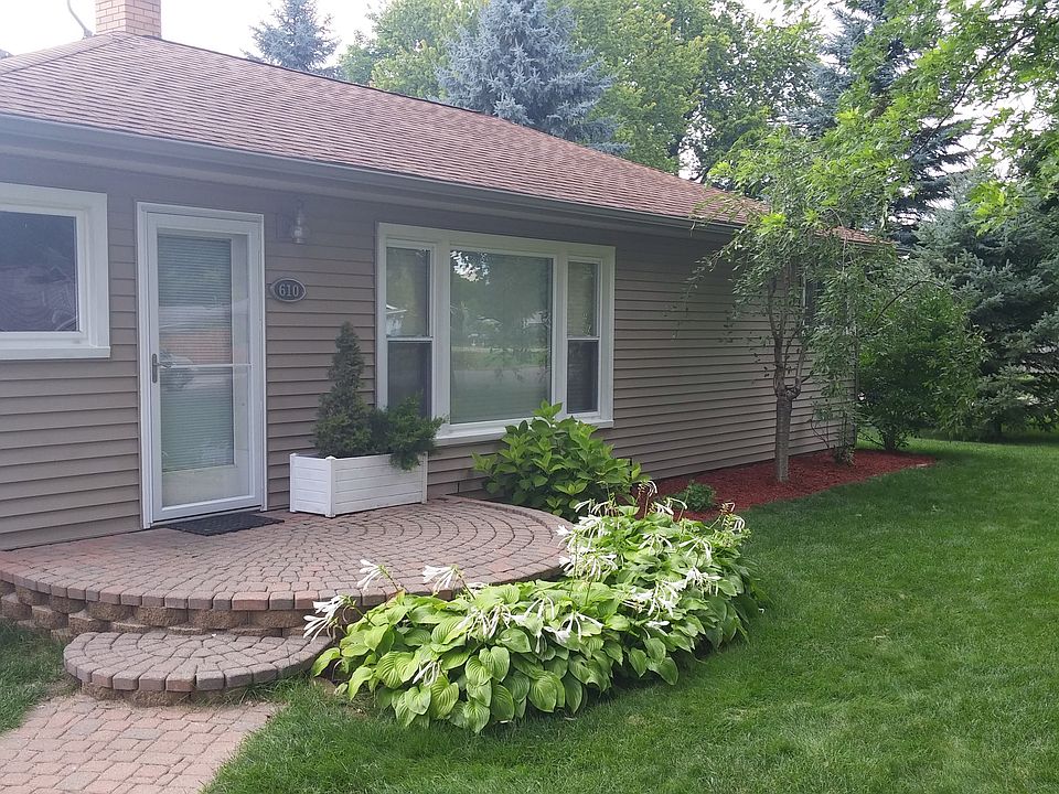 2nd image of 610 Mechanic St