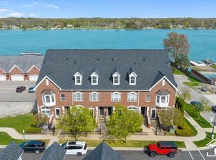 2767 Riverside Dr, Trenton, MI 48183