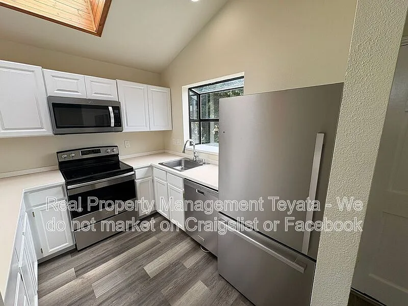 3 bed, 1.5 bath, 1287 sqft, $2,300 — Photo 4