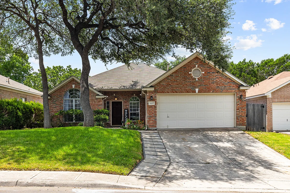 Lovely 4BR/2BA home with 2-car attached car in a very nice neighborhood - 5822 Cedar Path
