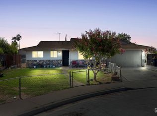 871 11th St, Sanger, CA 93657