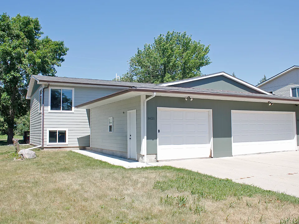 1421 Orchard Dr