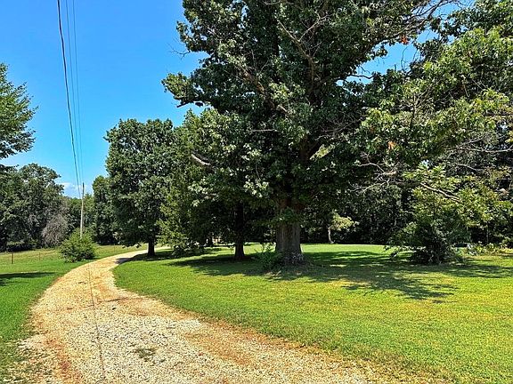 3rd image of 1500 E 1800th Rd