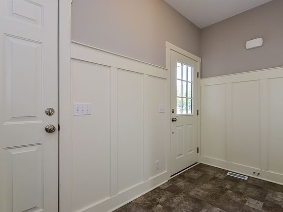 005-Foyer-2779358-medium